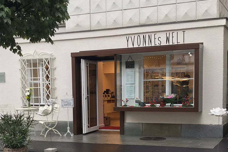 Außenansicht des Naturkosmetikgeschäfts Yvonnes Welt in Bregenz