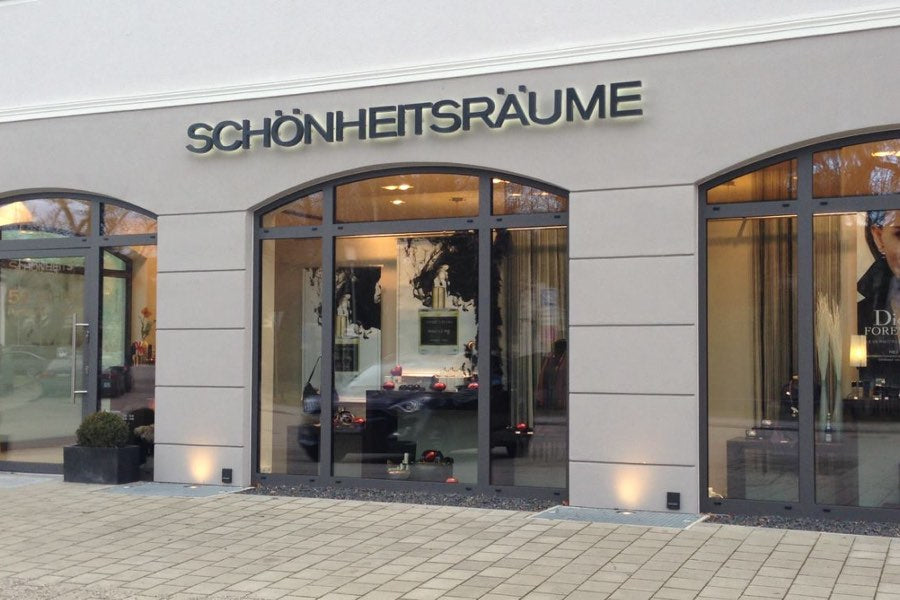 Außenansicht der Parfümerie Schönheitsräume in Ismaning