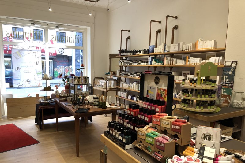 Innenansicht des Naturkosmetikgeschäfts Mimulus in Hamburg