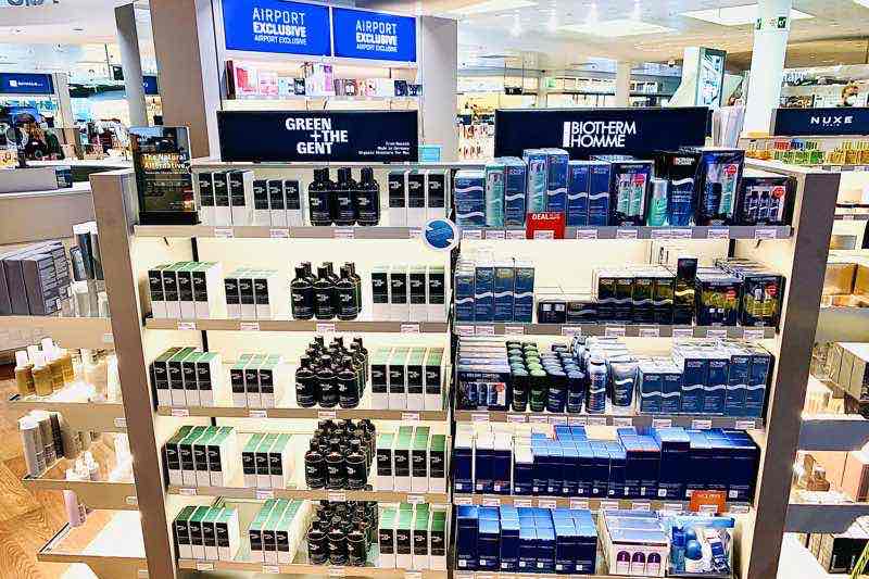 Regal von GREEN + THE GENT im Duty Free Shop am Münchener Flughafen