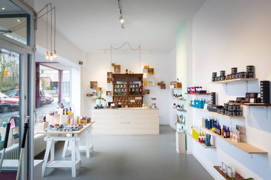Innenansicht des Naturkosmetikgeschäfts Die Kulturtasche in Bochum
