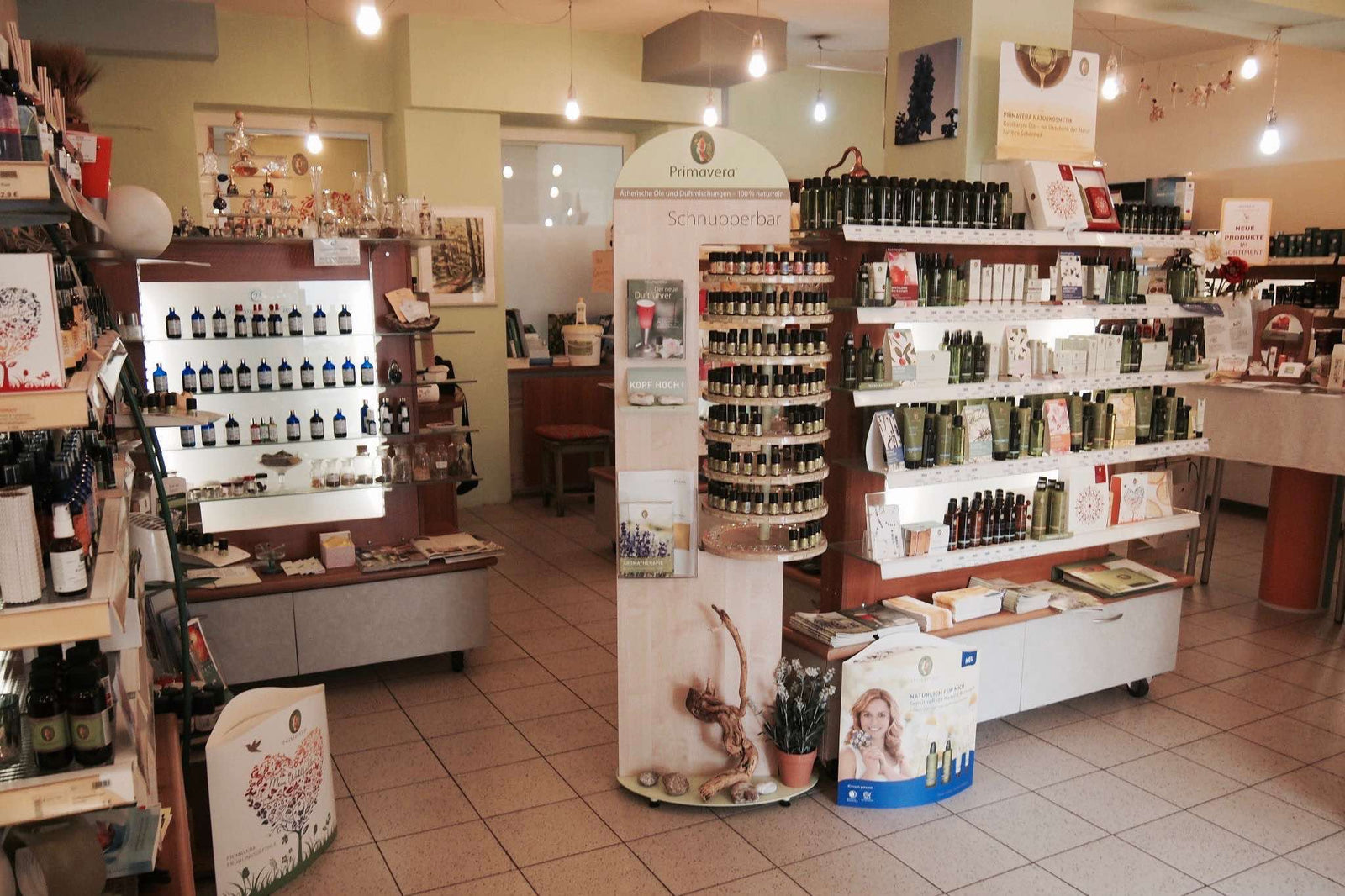 Innenansicht des Naturkosmetikgeschäfts Aromare in München