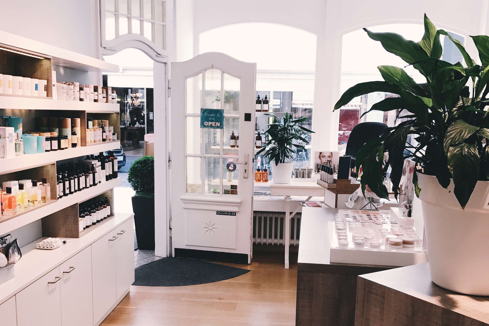 Innenansicht des Naturkosmetikgeschäfts Curantus in Münster