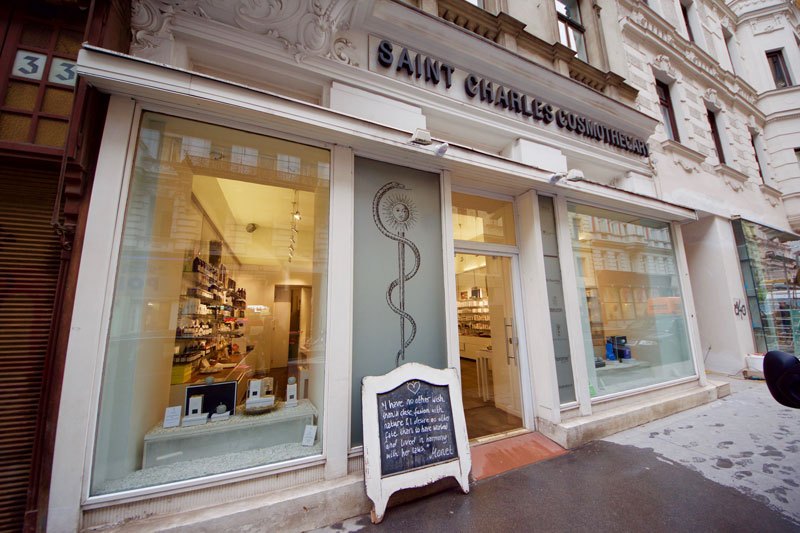 Außenansicht des Naturkosmetikgeschäfts Saint Charles in Wien