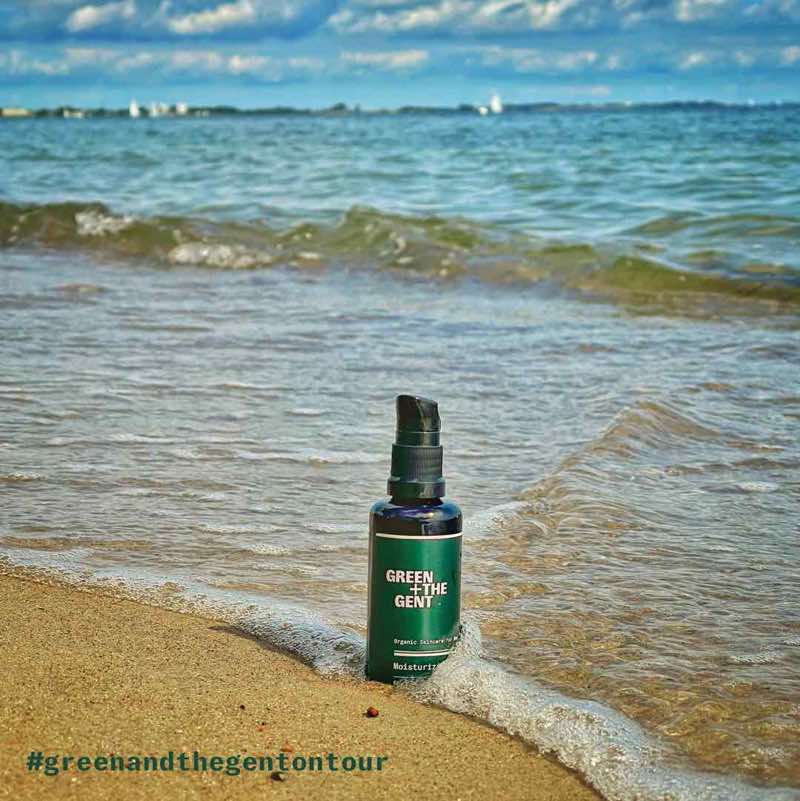 Moisturizing Cream von GREEN + THE GENT am Strand an der Ostsee